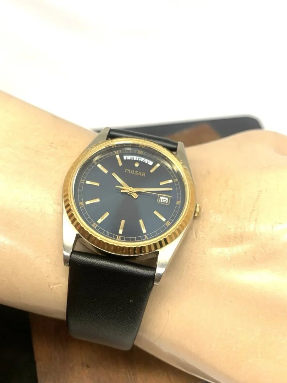 Pulsar Men's Watch V744-0A20 Vintage Quartz Blue Dial Day Date Black Leather